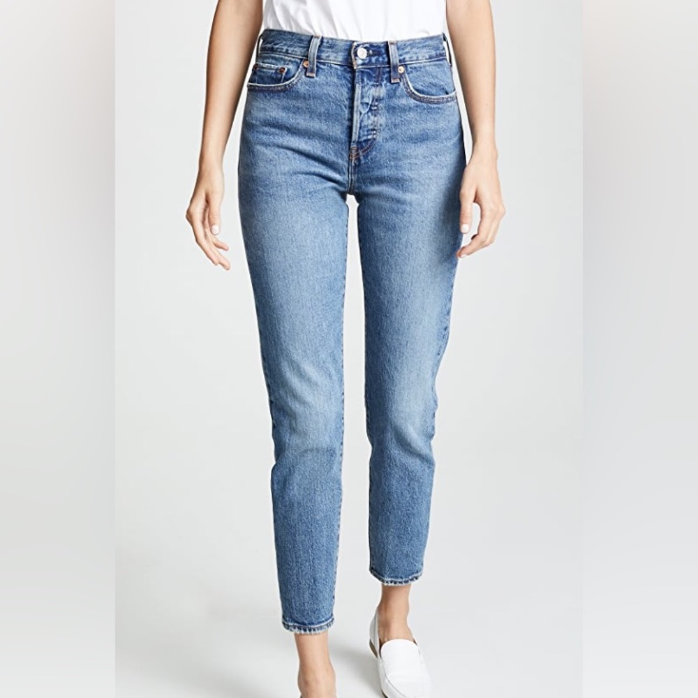 Levi wedgie jeans size 27